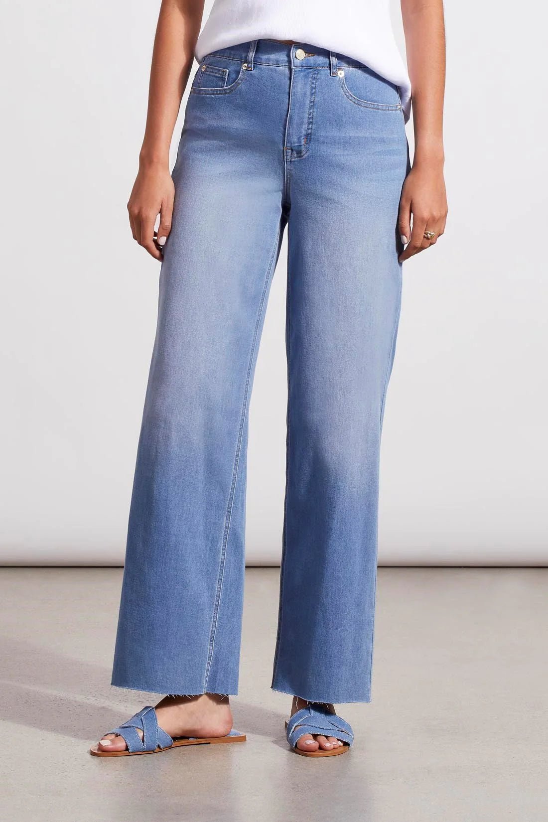 Unlocking the Flare: How to Style Wide-Leg Pants for Every Body Type - Cloister Collection