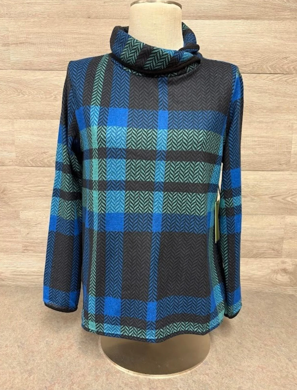 Trisha Tyler | Contrast Plaid