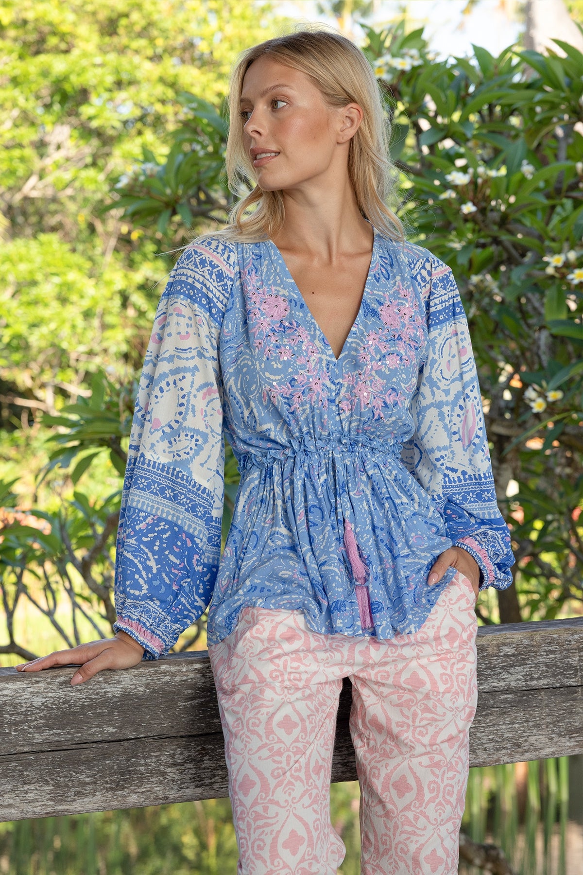 Miss June | Isae Top