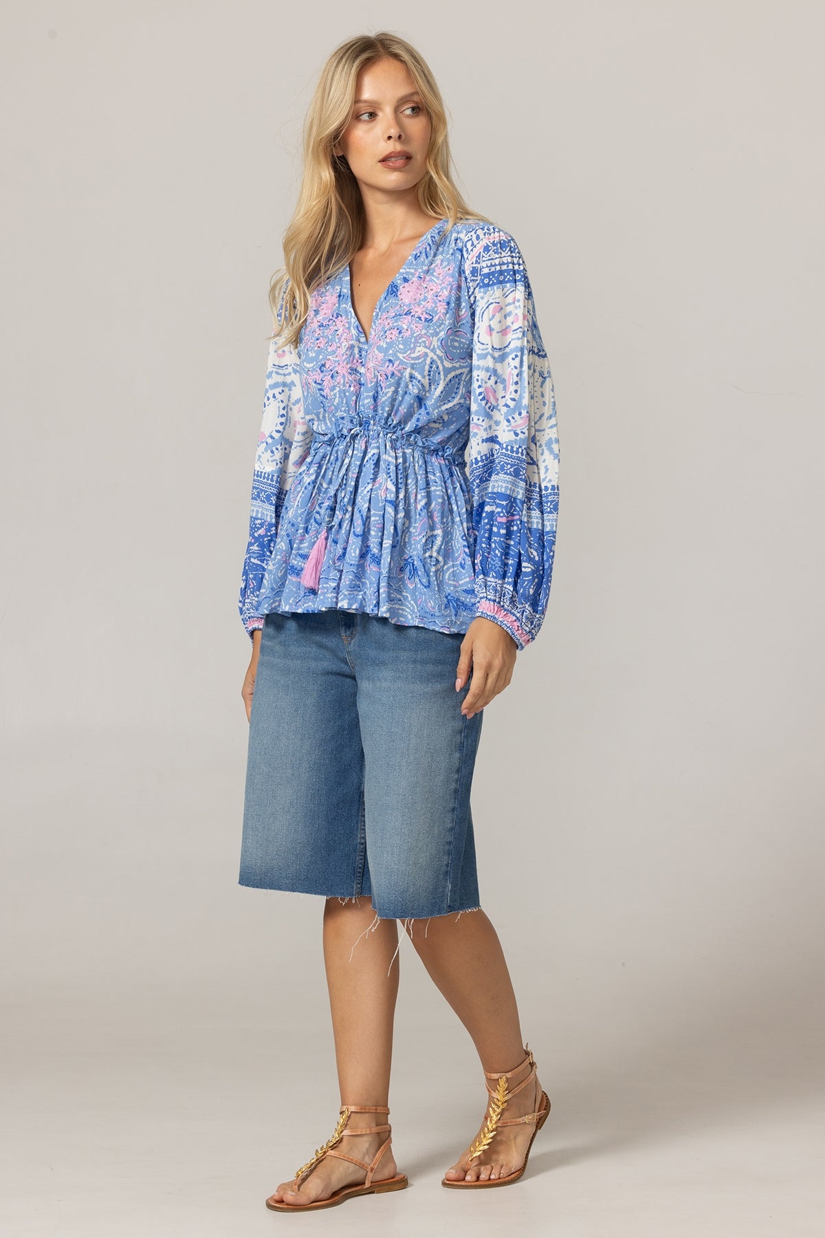 Miss June | Isae Top