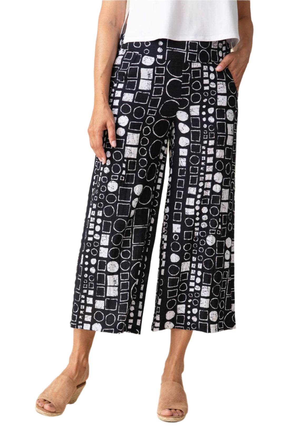 Habitat | Express Travel Circle Crop Pant - Black
