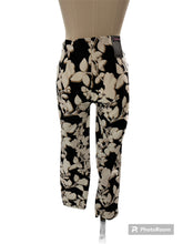 Load image into Gallery viewer, Robell | Floral Pant
