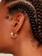 Load image into Gallery viewer, Zenzii | Ribbed Hug Earring
