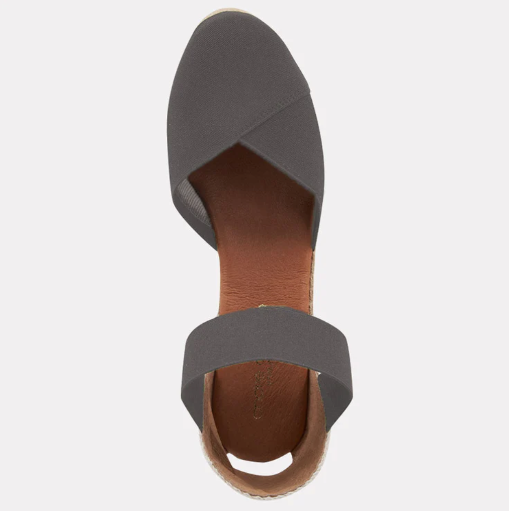 Andre Assous | Closed Toe Wedge