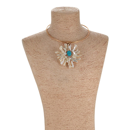 Necklace with a floral pendant 