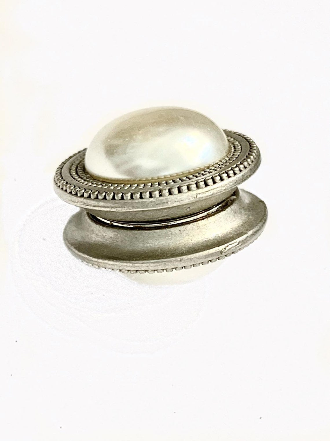 MagneButton Pearl Cream Low Dome