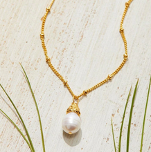 Load image into Gallery viewer, Susan Shaw | Dainty Pearl Drop Necklace
