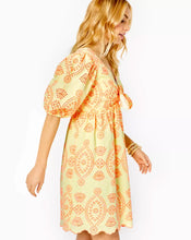Load image into Gallery viewer, Lilly Pulitzer | Sarafina Short Sleeve Eye
